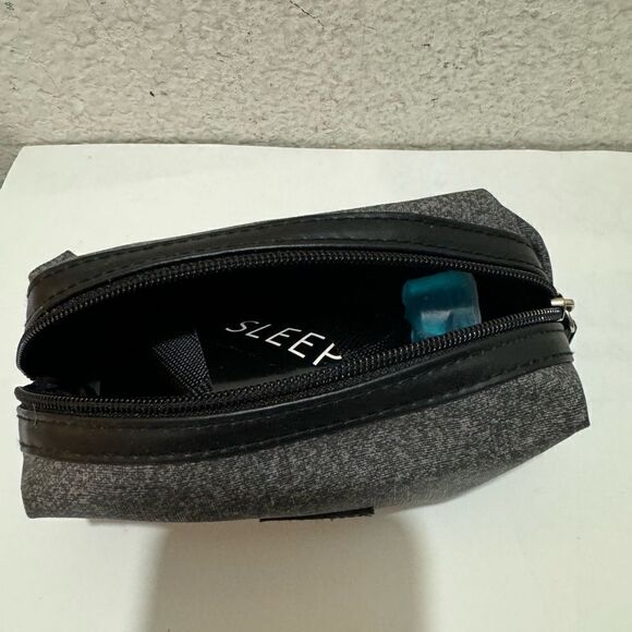 Tumi Delta First Class Travel Pouch - Picture 9 of 12